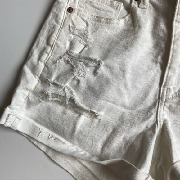 American Eagle Outfitters • Destroyed Cuffed White Mom Shorts - Picture 4 of 7